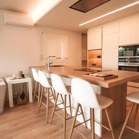 Apartment Seahomes Vacations - Seafront Brand New With Pkg *
